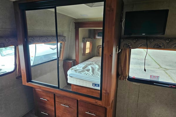 Steve 's Forest River Rockwood Signature Ultra lite Travel Trailer