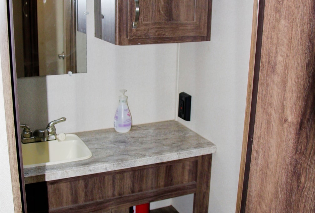 Jeremy 's Igo 28bhs Travel Trailer
