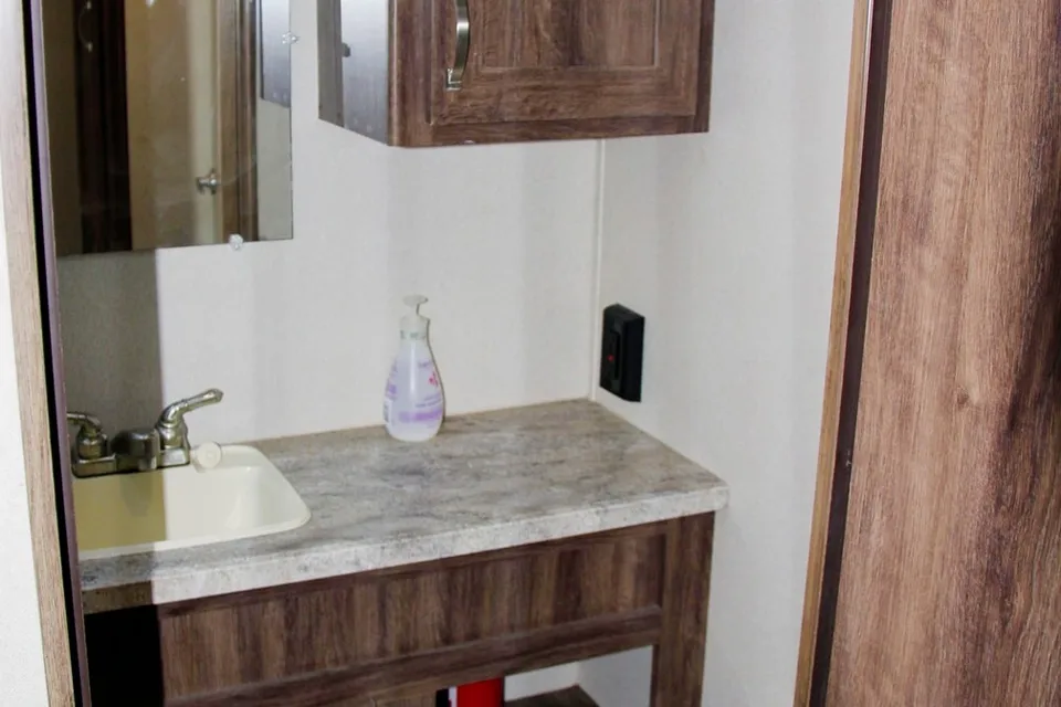 Jeremy 's Igo 28bhs Travel Trailer