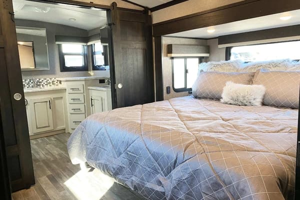 Ultimate Luxury RV Glamping Experience! - Delivery Only - NOT FOR OHV AREAS