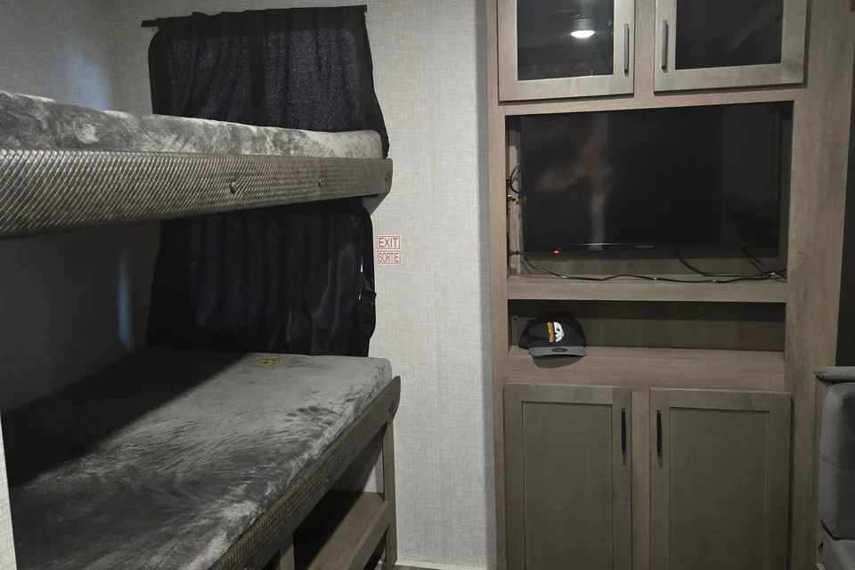 J & J Ball Summer Escape - Jayco 324 BDS Travel Trailer