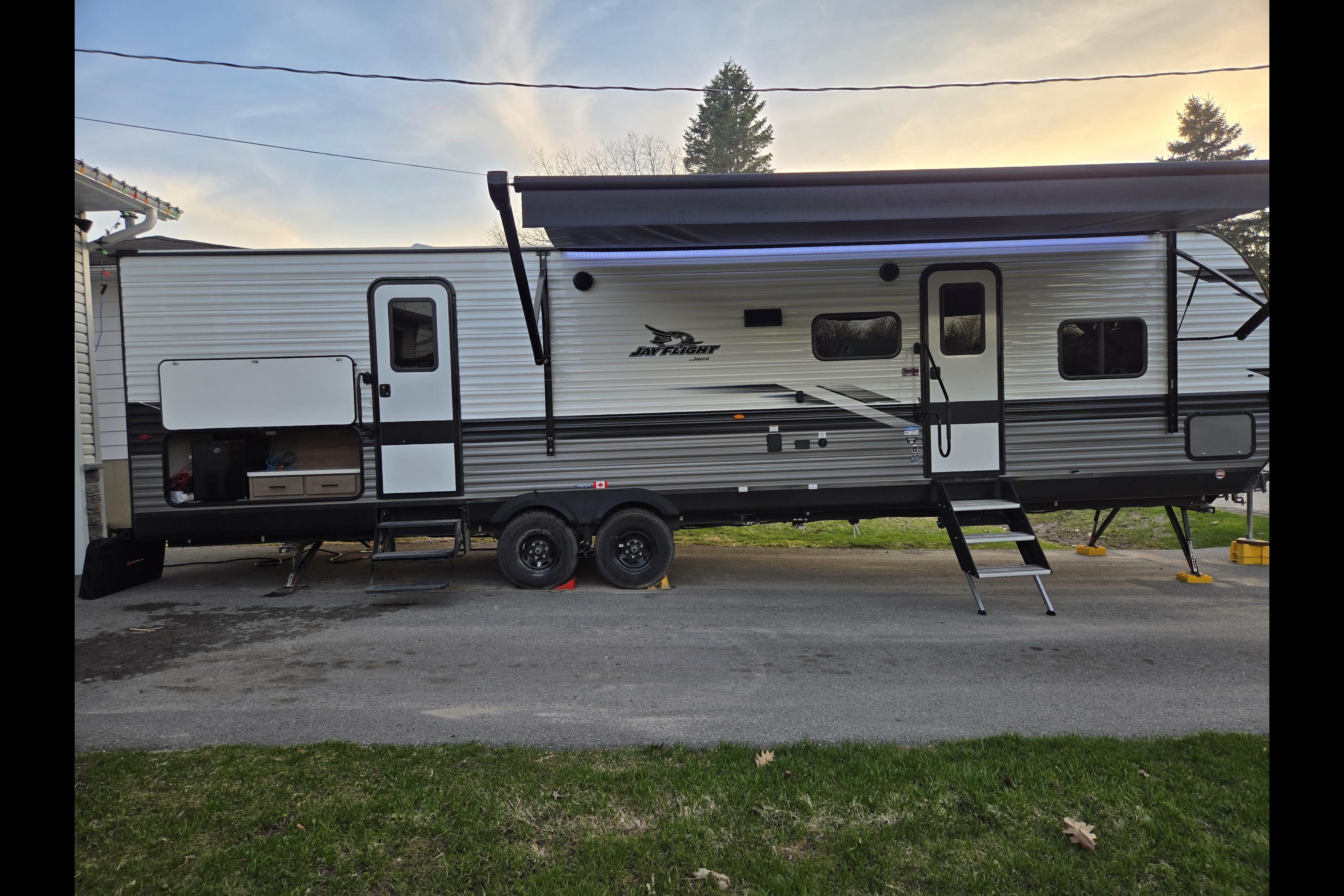 J & J Ball Summer Escape - Jayco 324 BDS Travel Trailer