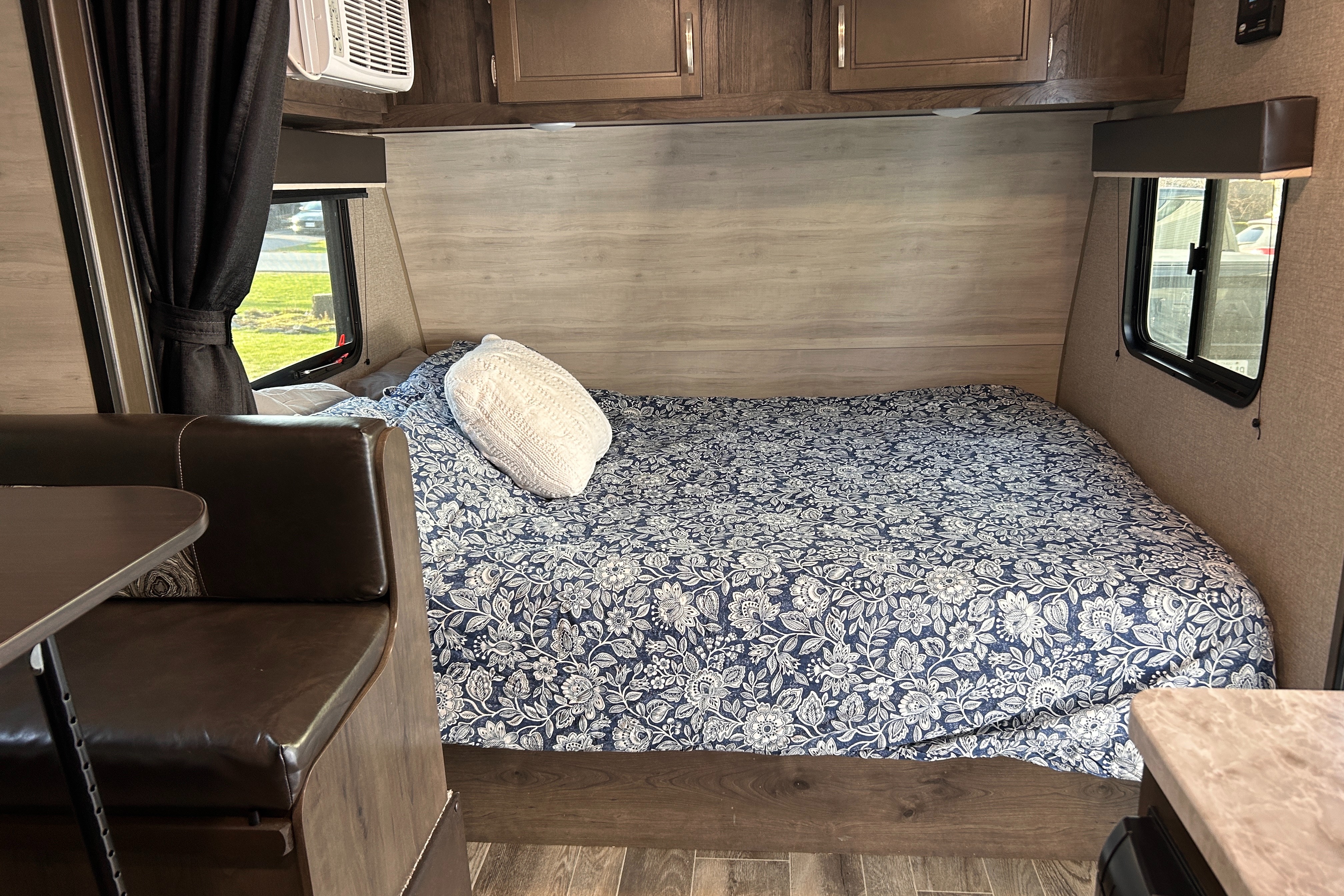 OVRR's Jayco 21ft Solar - sleeps 6, pet friendly, light trailer, tows easy!