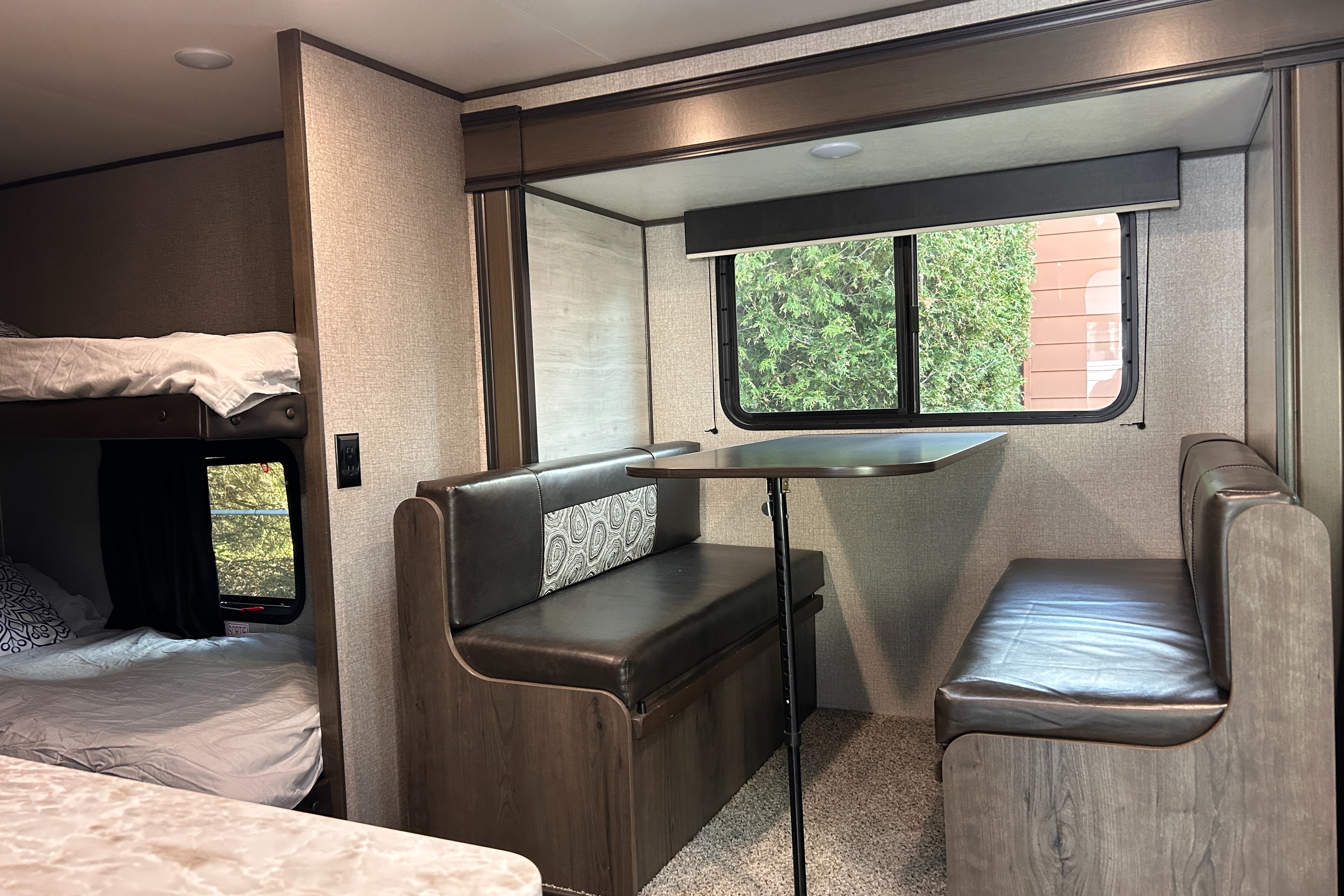 OVRR's Jayco 21ft Solar - sleeps 6, pet friendly, light trailer, tows easy!
