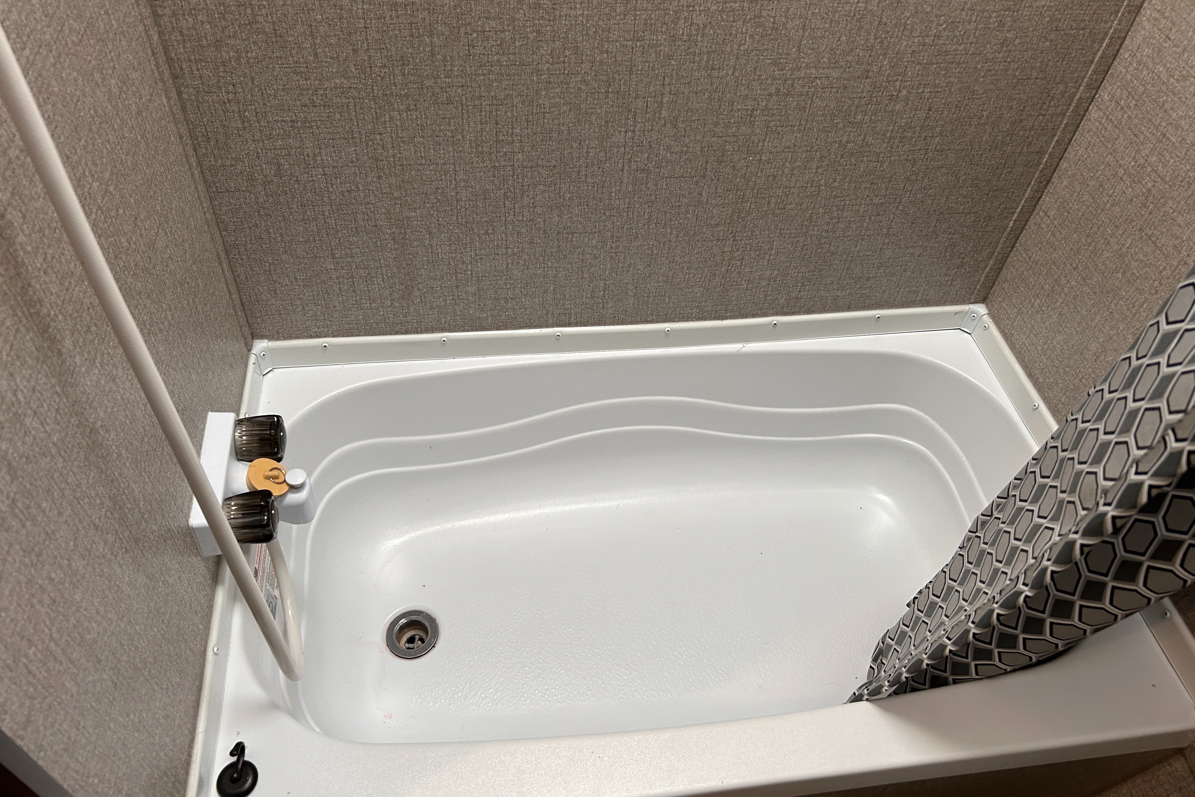 OVRR's Jayco 21ft Solar - sleeps 6, pet friendly, light trailer, tows easy!