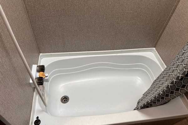 OVRR's Jayco 21ft Solar - sleeps 6, pet friendly, light trailer, tows easy!