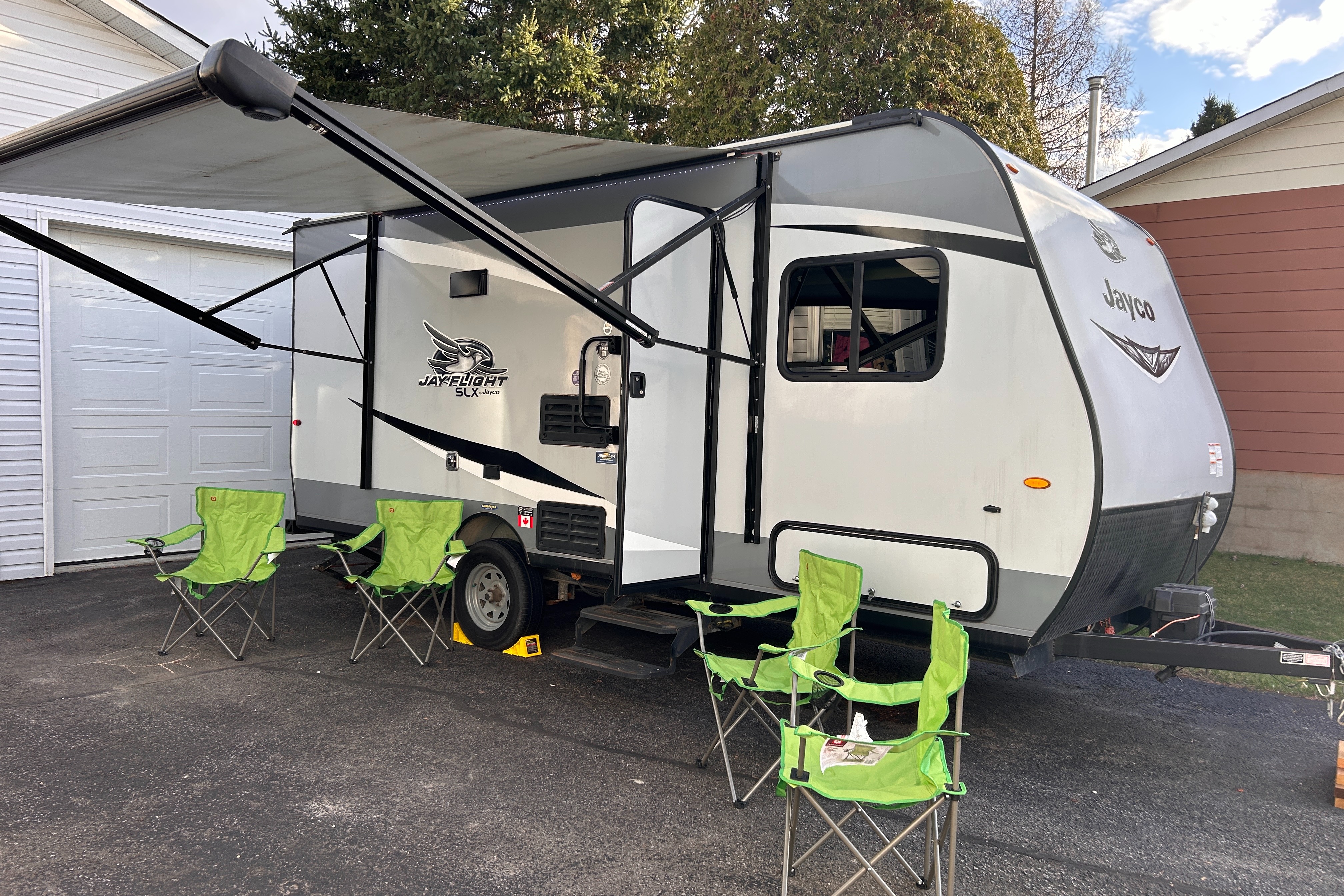 OVRR's Jayco 21ft Solar - sleeps 6, pet friendly, light trailer, tows easy!