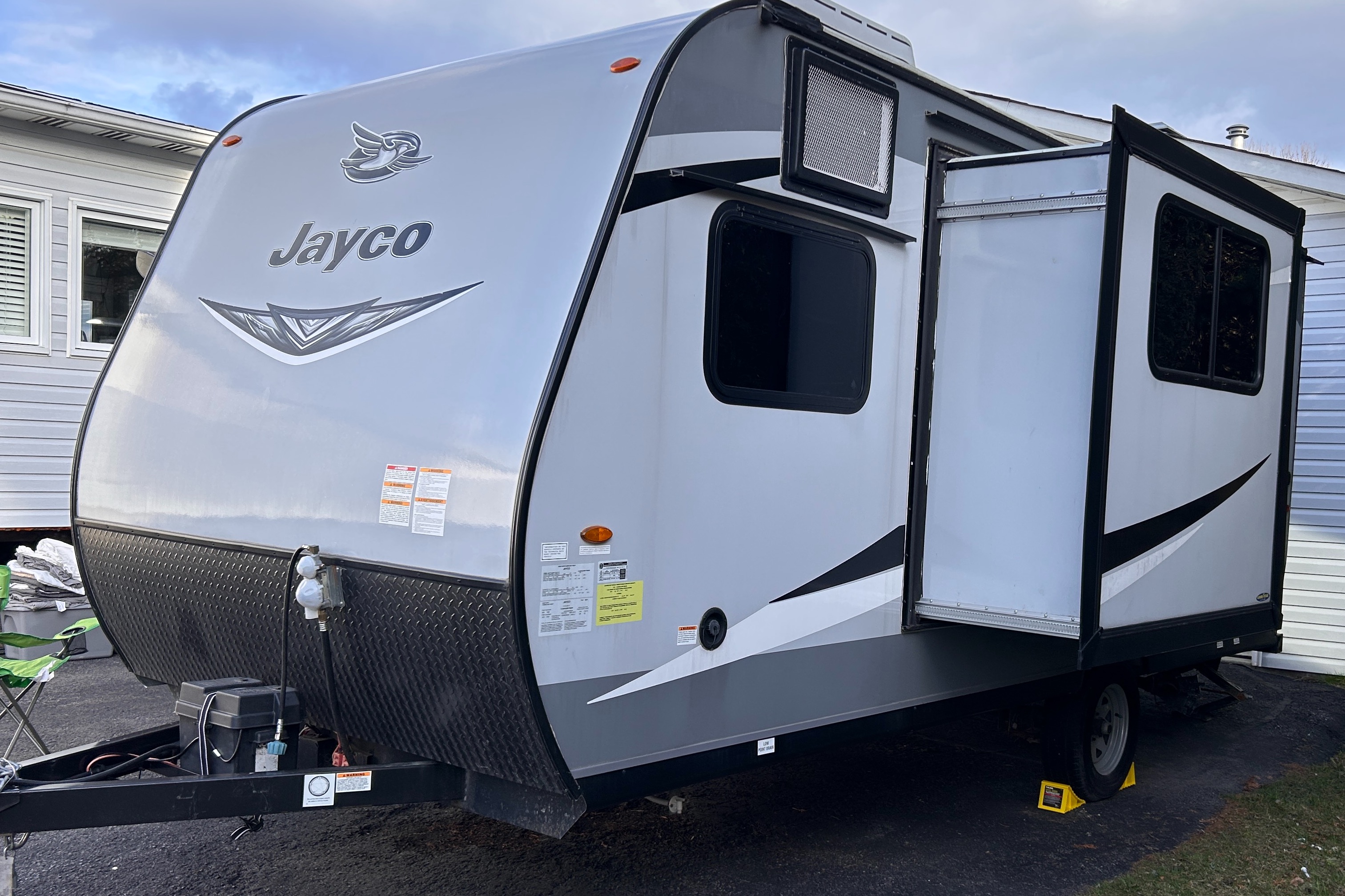 OVRR's Jayco 21ft Solar - sleeps 6, pet friendly, light trailer, tows easy!