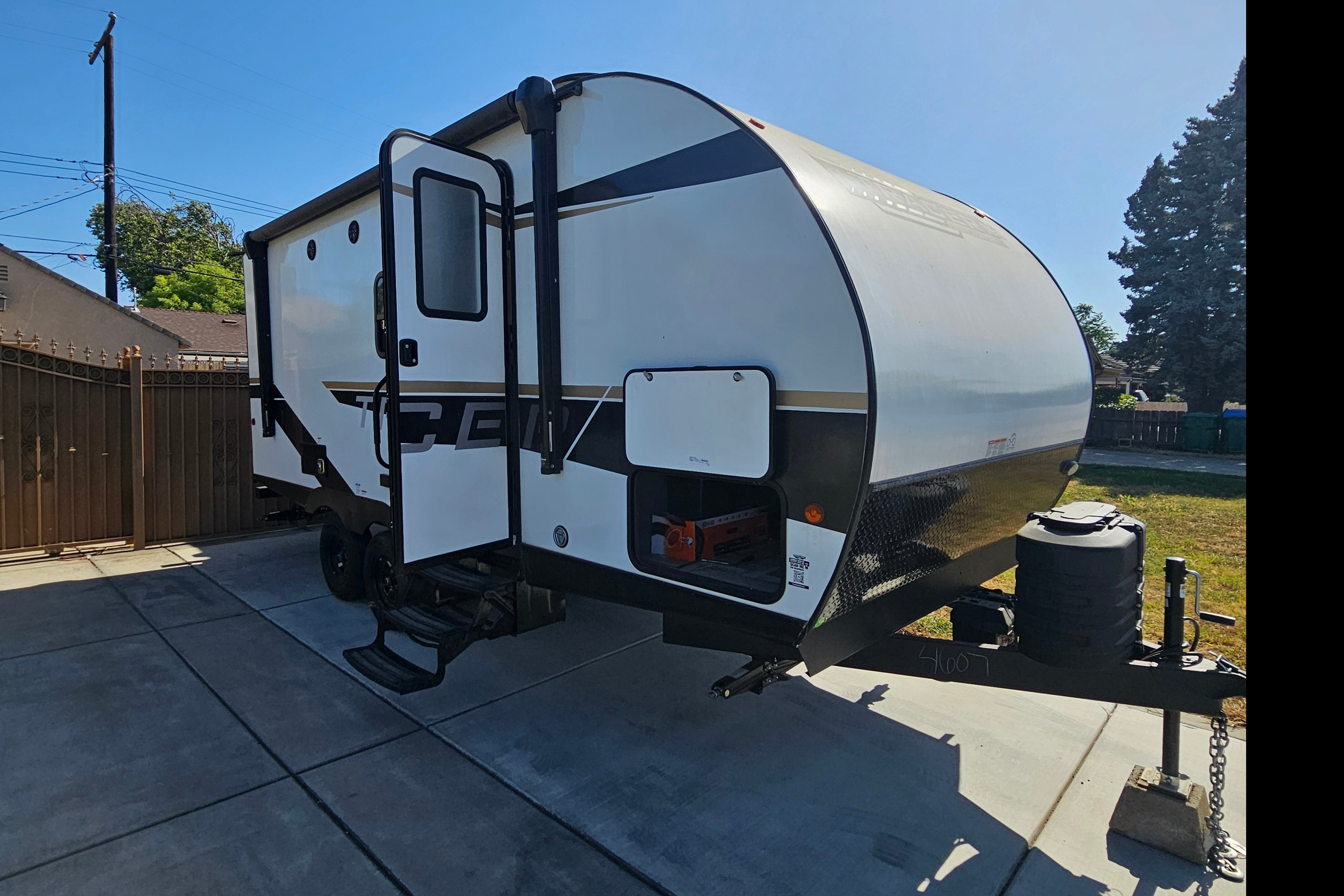 Lindsey's Primetime Tracer LE Ultra Lite Travel Trailer