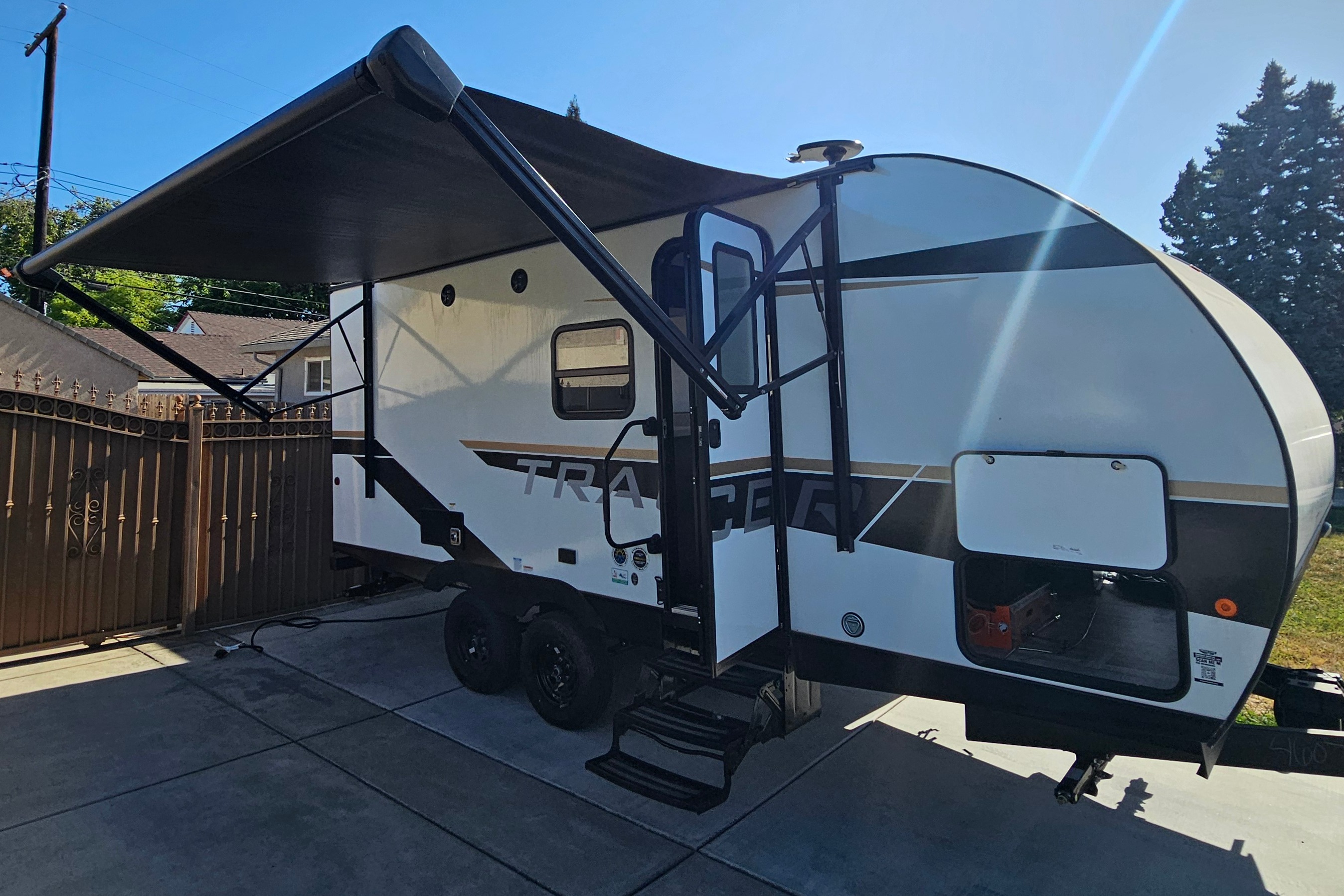 Lindsey's Primetime Tracer LE Ultra Lite Travel Trailer