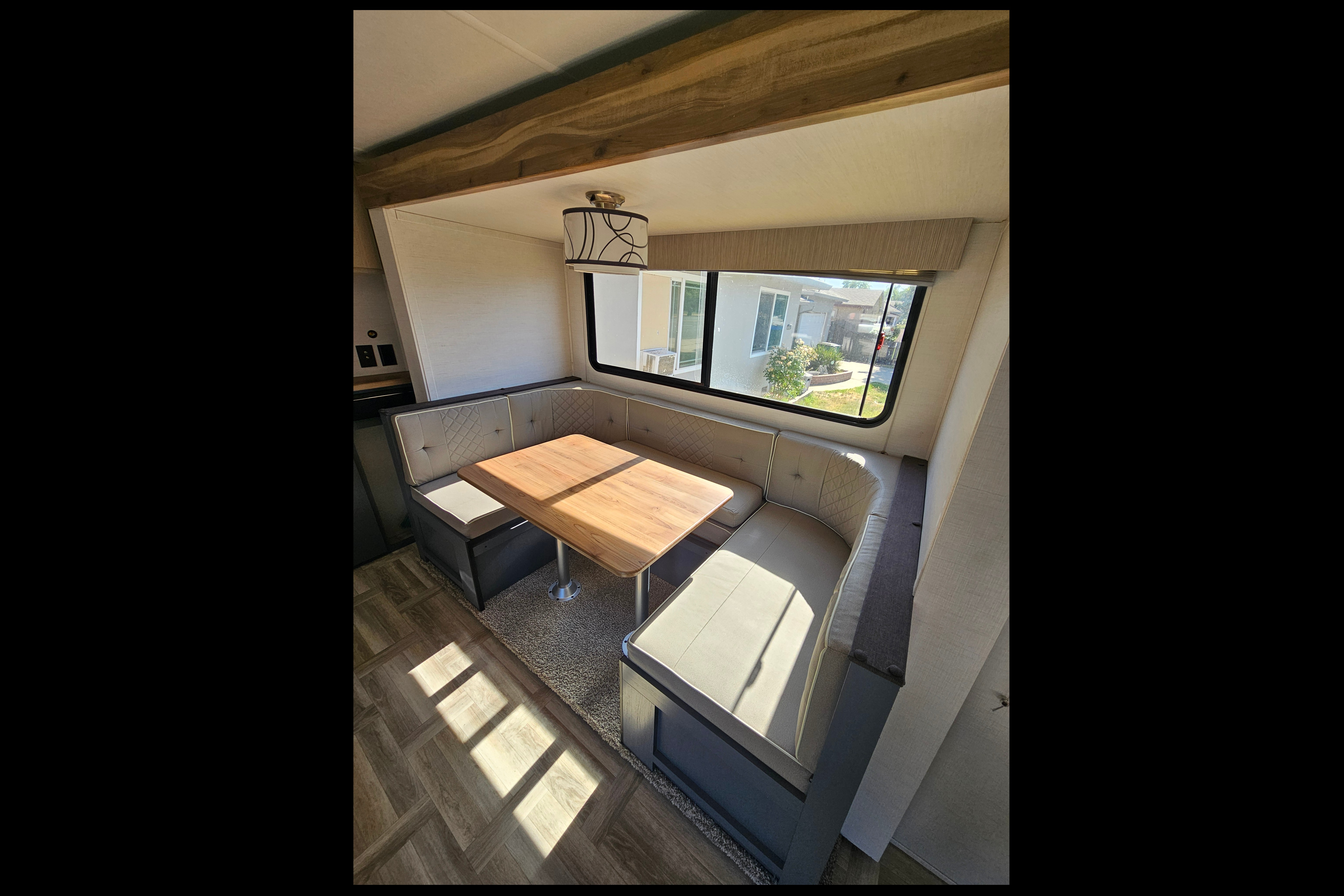 Lindsey's Primetime Tracer LE Ultra Lite Travel Trailer