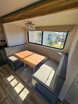 Lindsey's Primetime Tracer LE Ultra Lite Travel Trailer