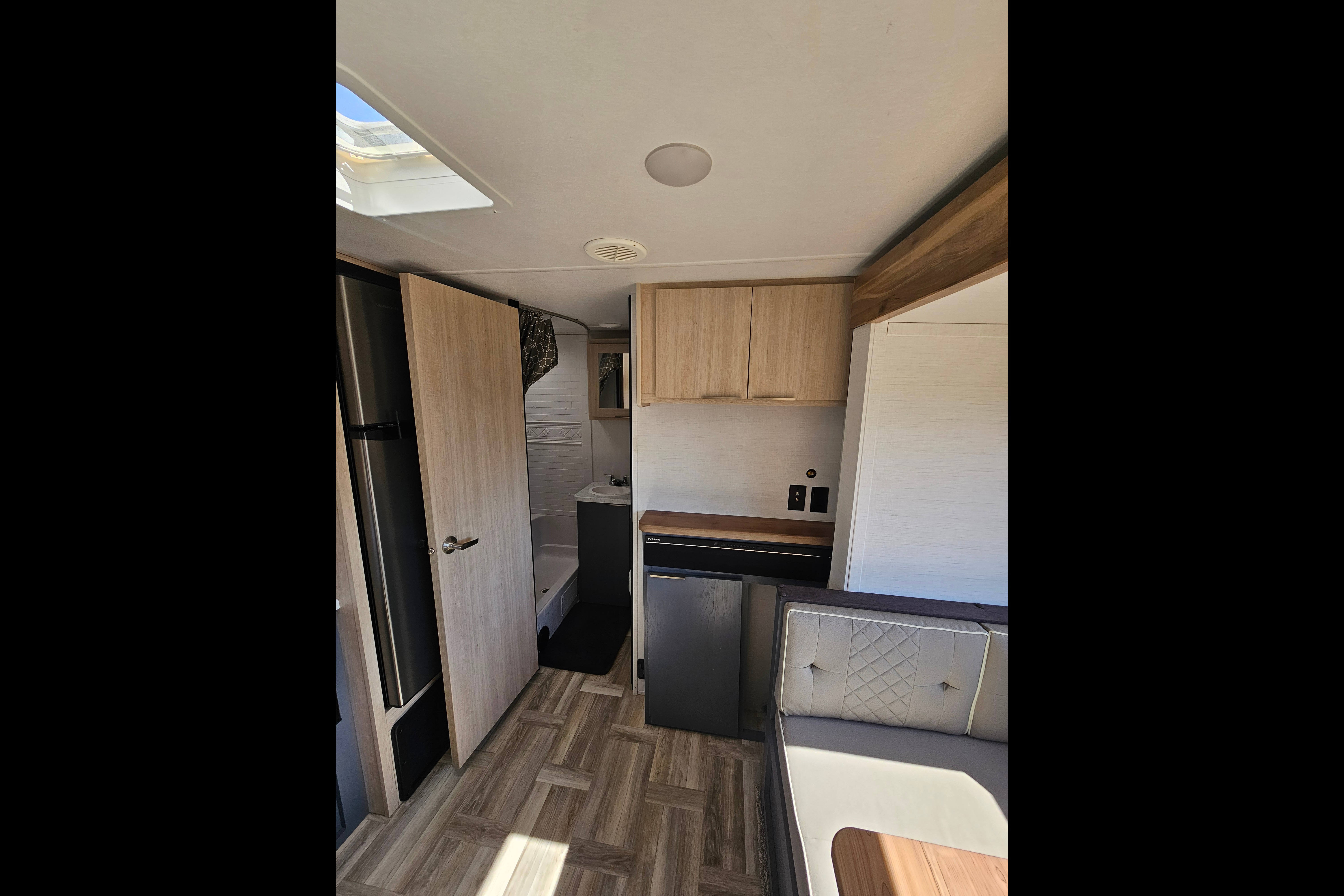 Lindsey's Primetime Tracer LE Ultra Lite Travel Trailer