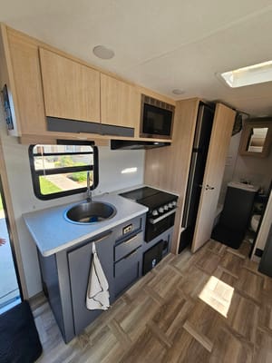 Lindsey's Primetime Tracer LE Ultra Lite Travel Trailer