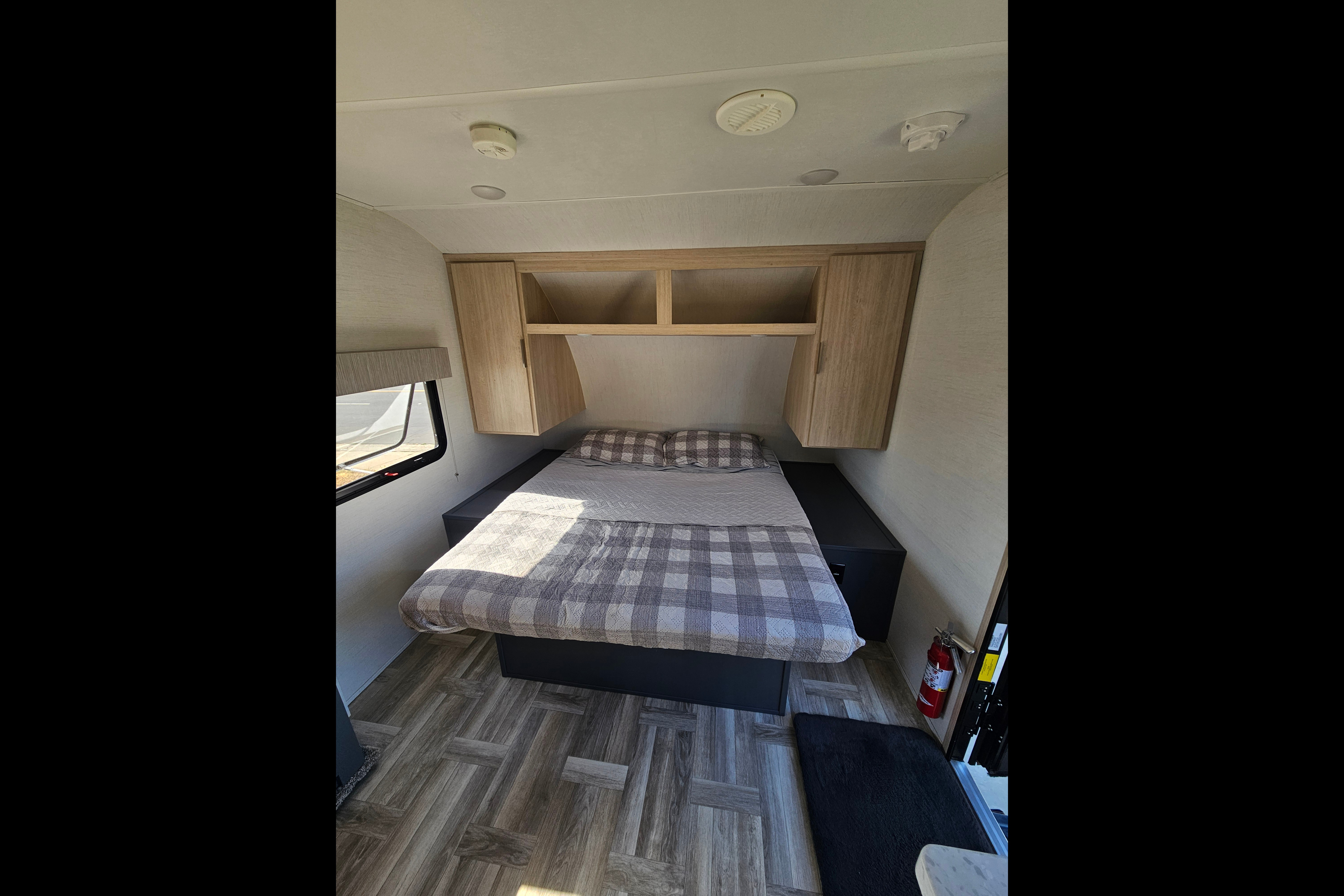 Lindsey's Primetime Tracer LE Ultra Lite Travel Trailer