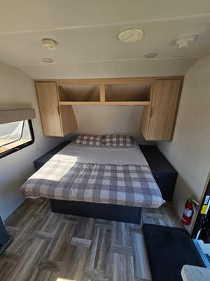 Lindsey's Primetime Tracer LE Ultra Lite Travel Trailer