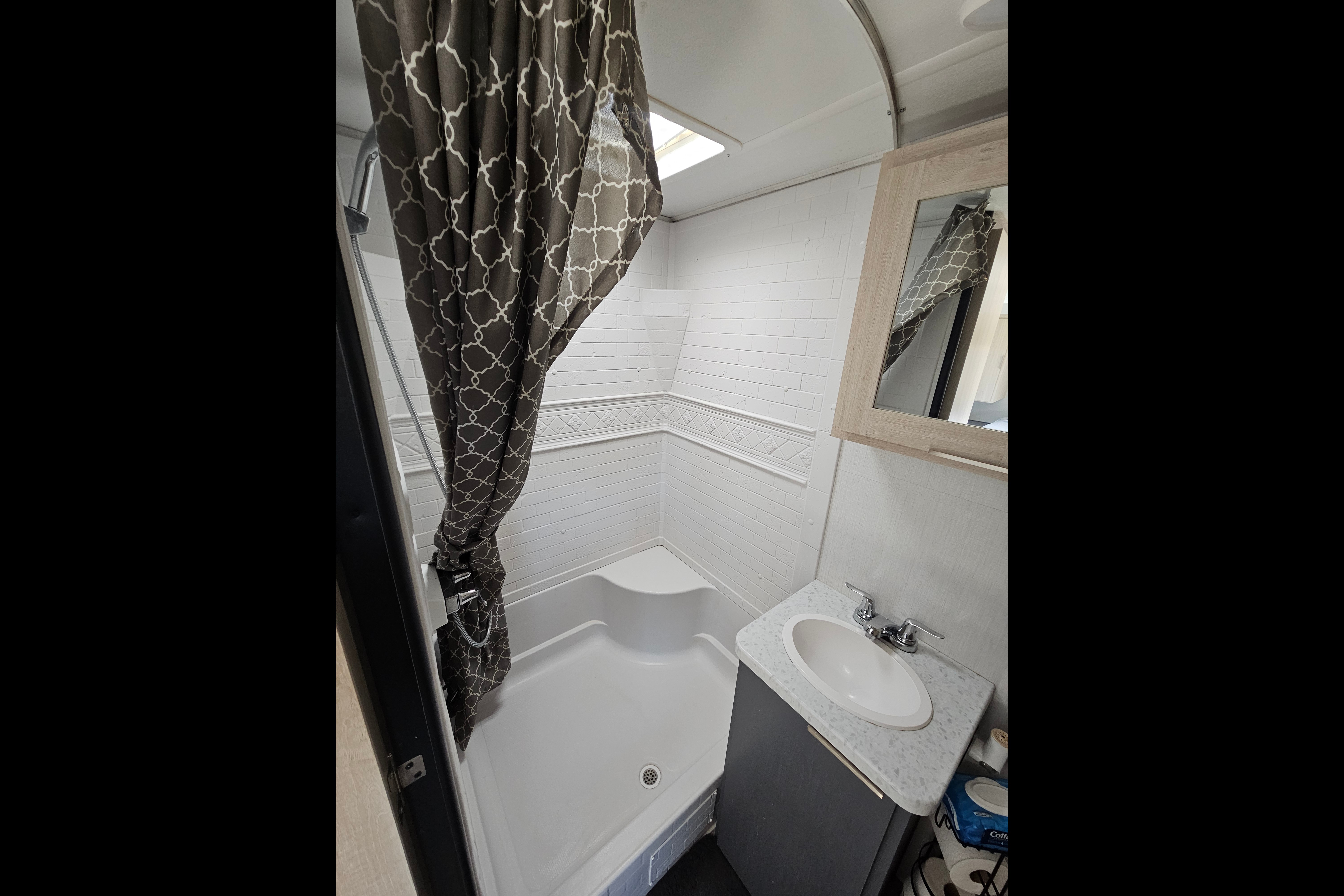 Lindsey's Primetime Tracer LE Ultra Lite Travel Trailer