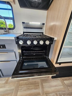 Lindsey's Primetime Tracer LE Ultra Lite Travel Trailer