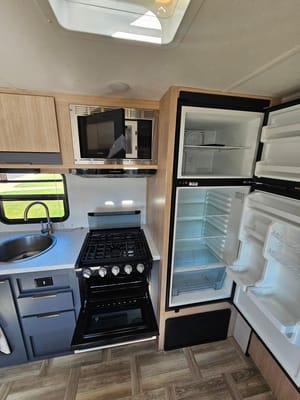 Lindsey's Primetime Tracer LE Ultra Lite Travel Trailer