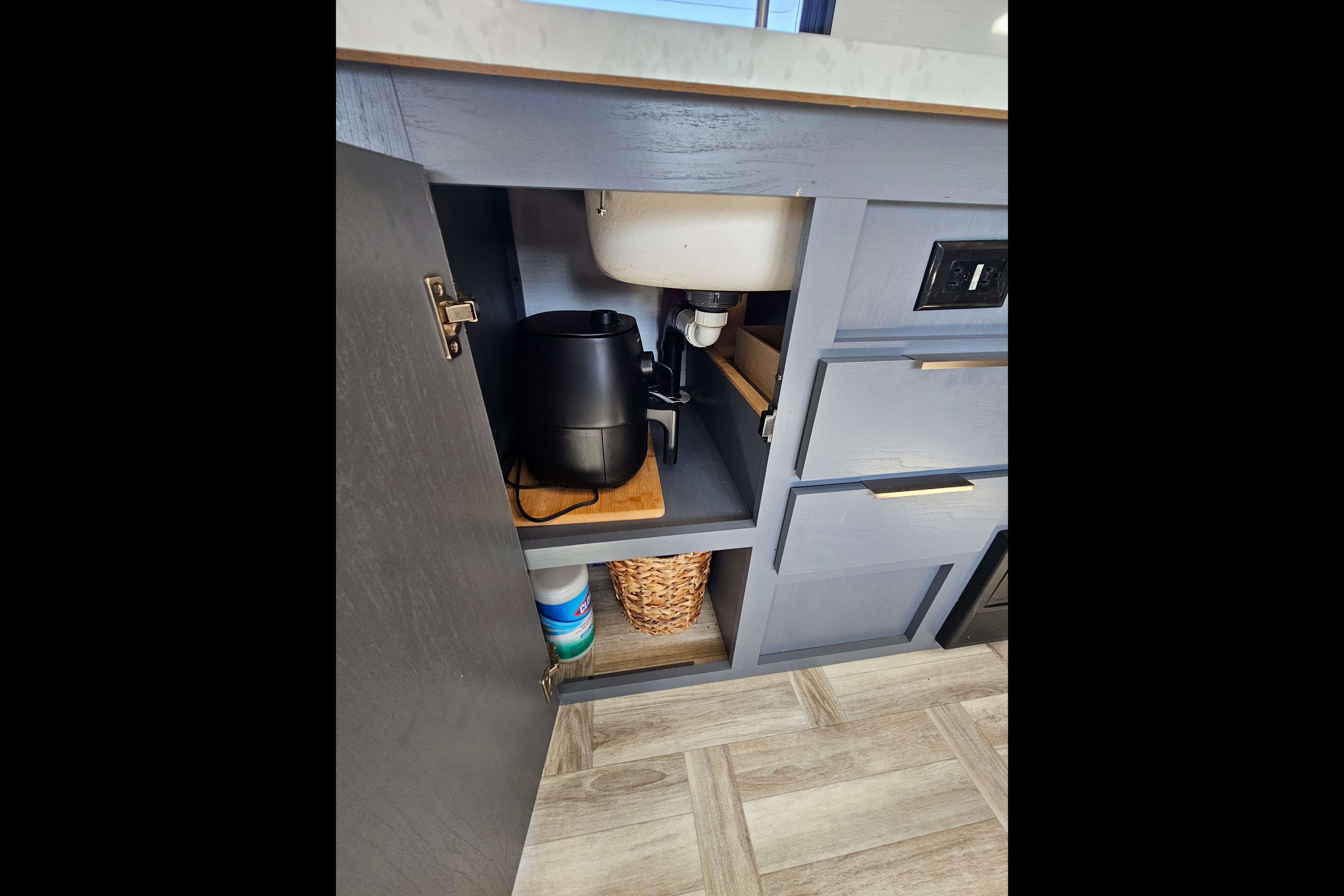 Lindsey's Primetime Tracer LE Ultra Lite Travel Trailer