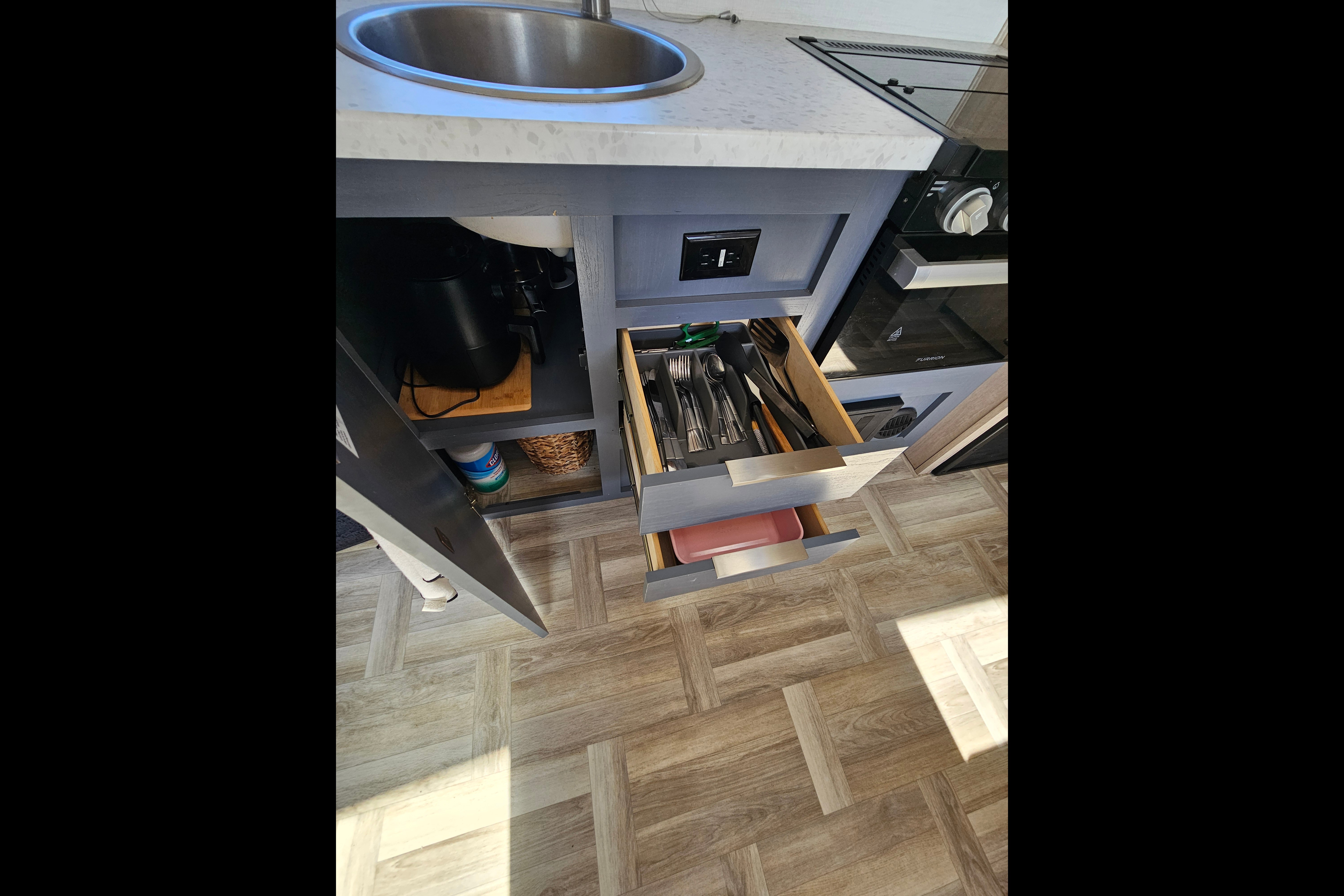 Lindsey's Primetime Tracer LE Ultra Lite Travel Trailer