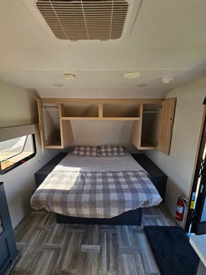 Lindsey's Primetime Tracer LE Ultra Lite Travel Trailer