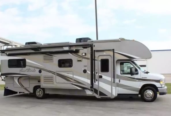 2015 Thor Motor Coach 28F Class C