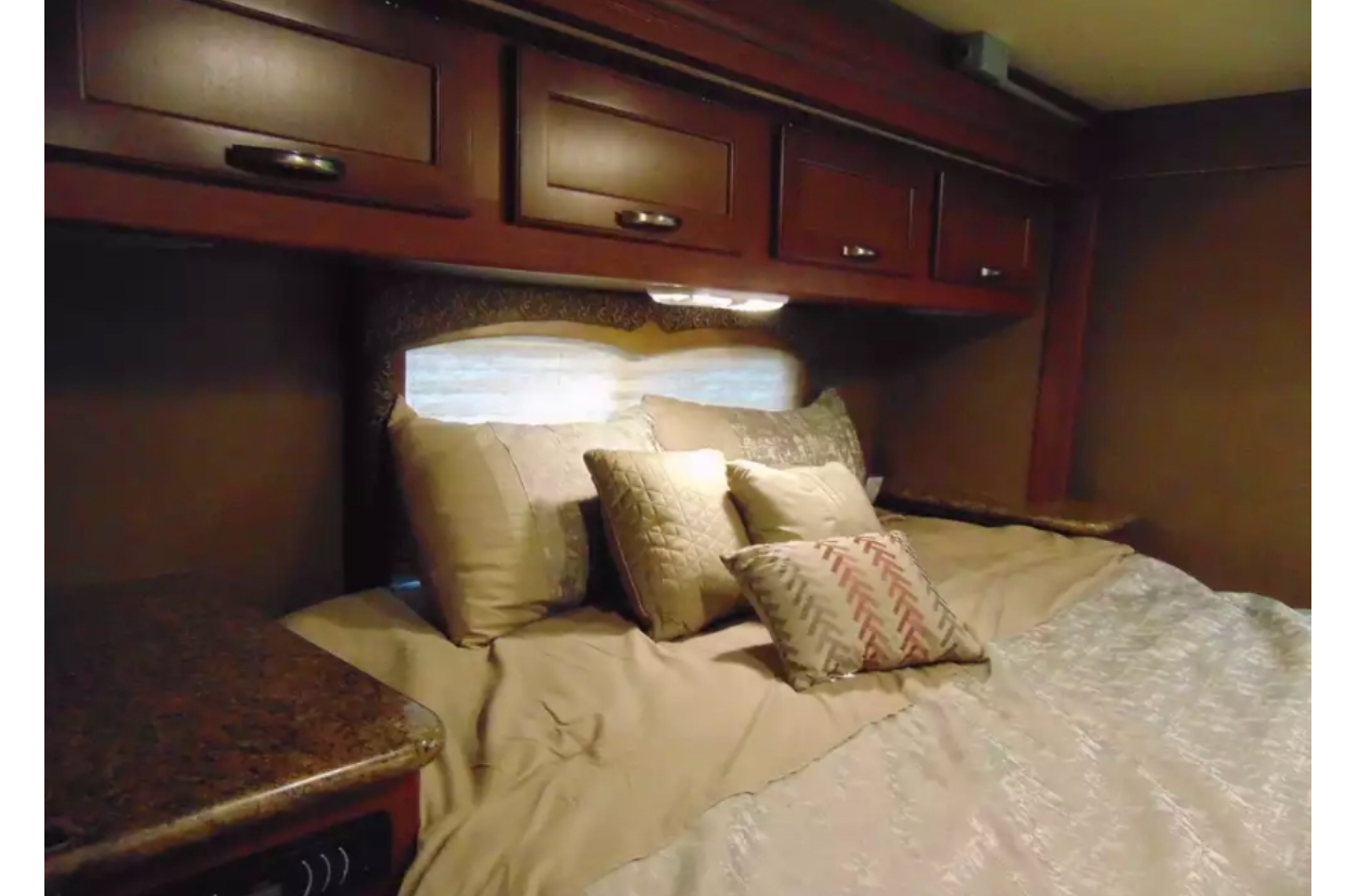 2015 Thor Motor Coach 28F Class C