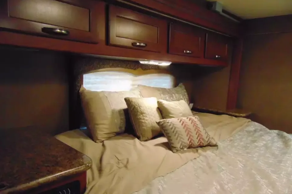 2015 Thor Motor Coach 28F Class C