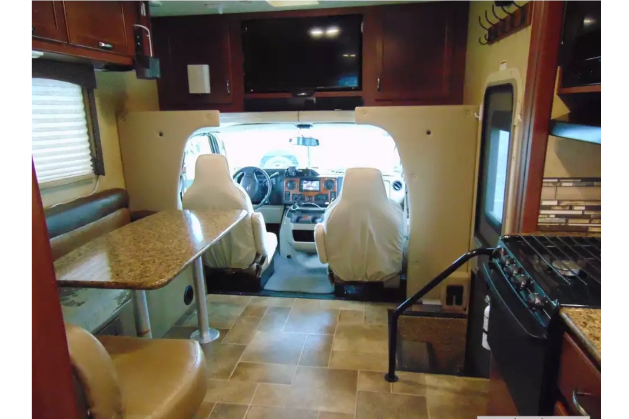 2015 Thor Motor Coach 28F Class C