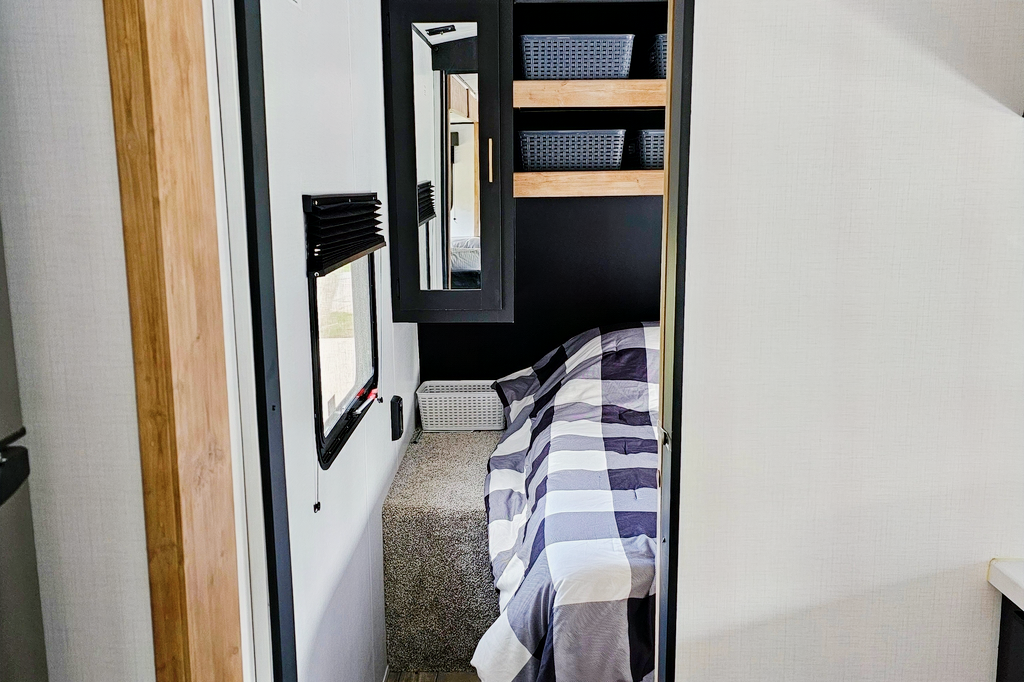 Clean Keystone 251BH Travel Trailer