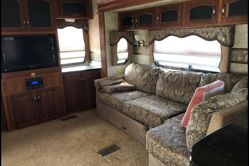 RT’s Entertainment 2012 Keystone Cougar 327RES