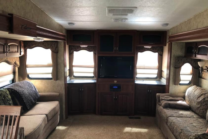 RT’s Entertainment 2012 Keystone Cougar 327RES