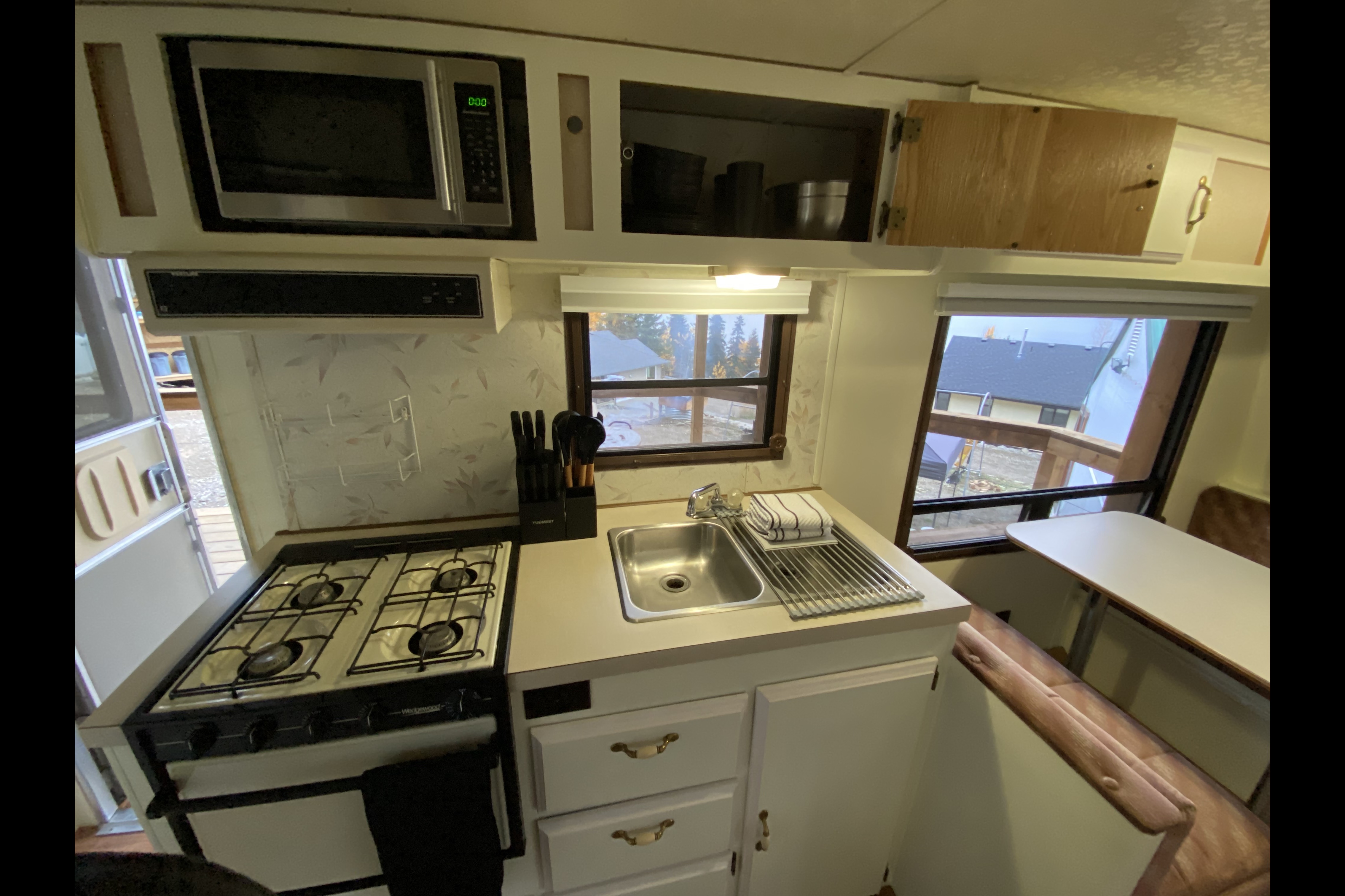 Worth the Climb: A Rustic Lakeview Retreat