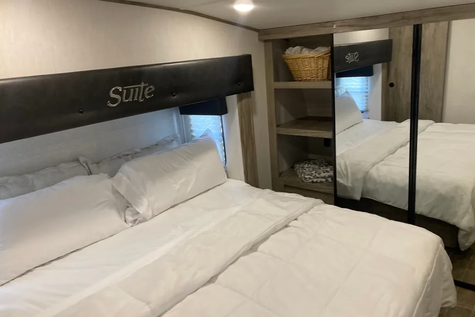 Neal's Fleetwood 2022 Fifth Wheel