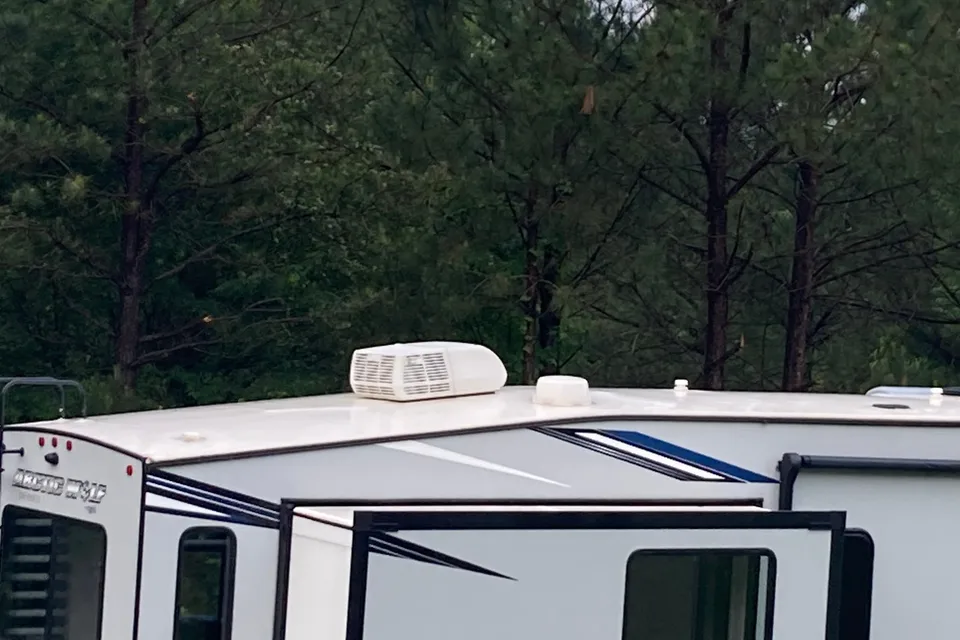 Neal's Fleetwood 2022 Fifth Wheel