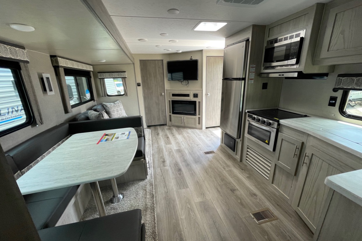“Dahlilah” - Coachmen Catalina Legacy 303QBCK Travel Trailer