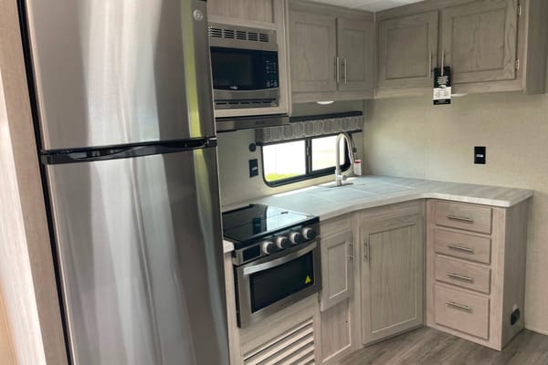 “Dahlilah” - Coachmen Catalina Legacy 303QBCK Travel Trailer