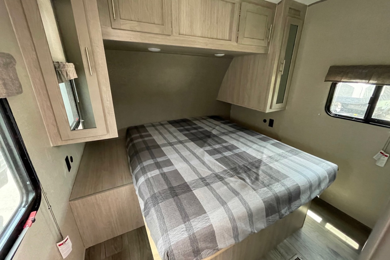 “Dahlilah” - Coachmen Catalina Legacy 303QBCK Travel Trailer