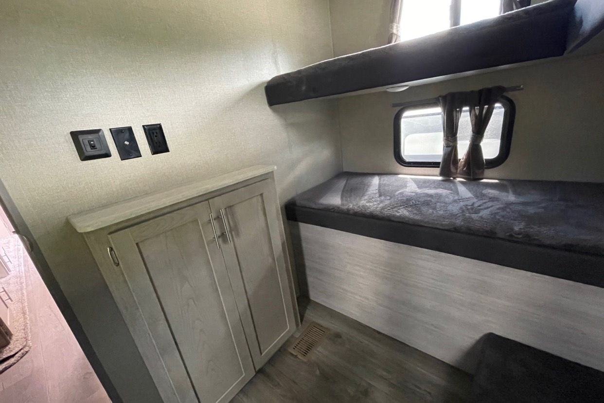 “Dahlilah” - Coachmen Catalina Legacy 303QBCK Travel Trailer