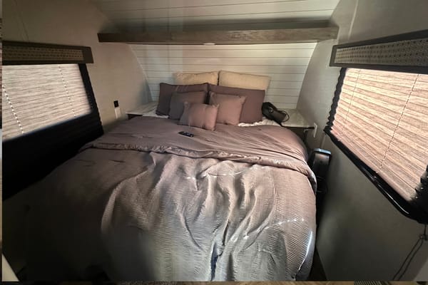 T-267 35' fully stocked Bunk house, great unit with the kids! turnkey package available