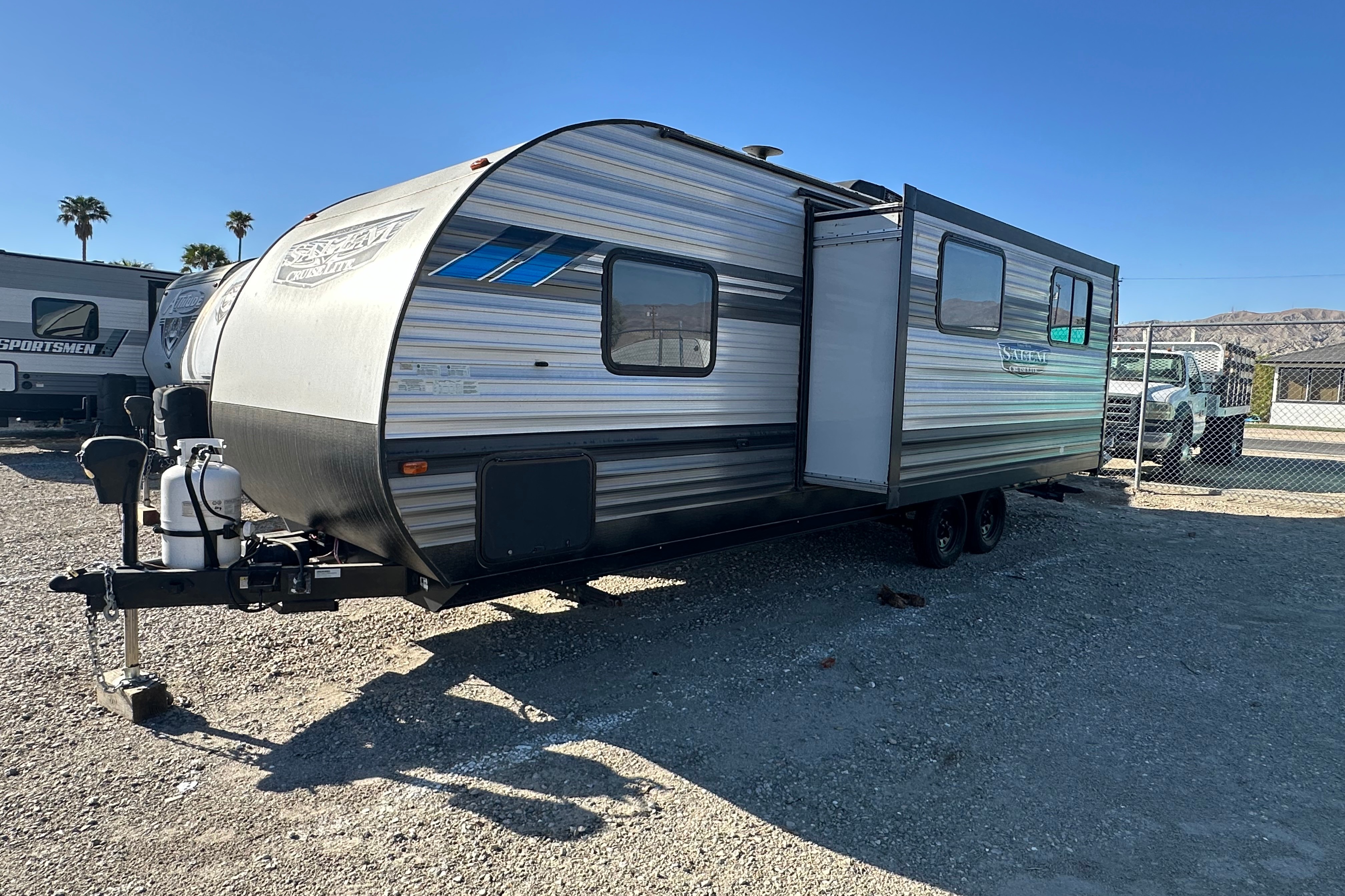 T-267 35' fully stocked Bunk house, great unit with the kids! turnkey package available