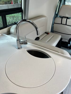 Vincent's Leisure Travel Vans 2019 Class B