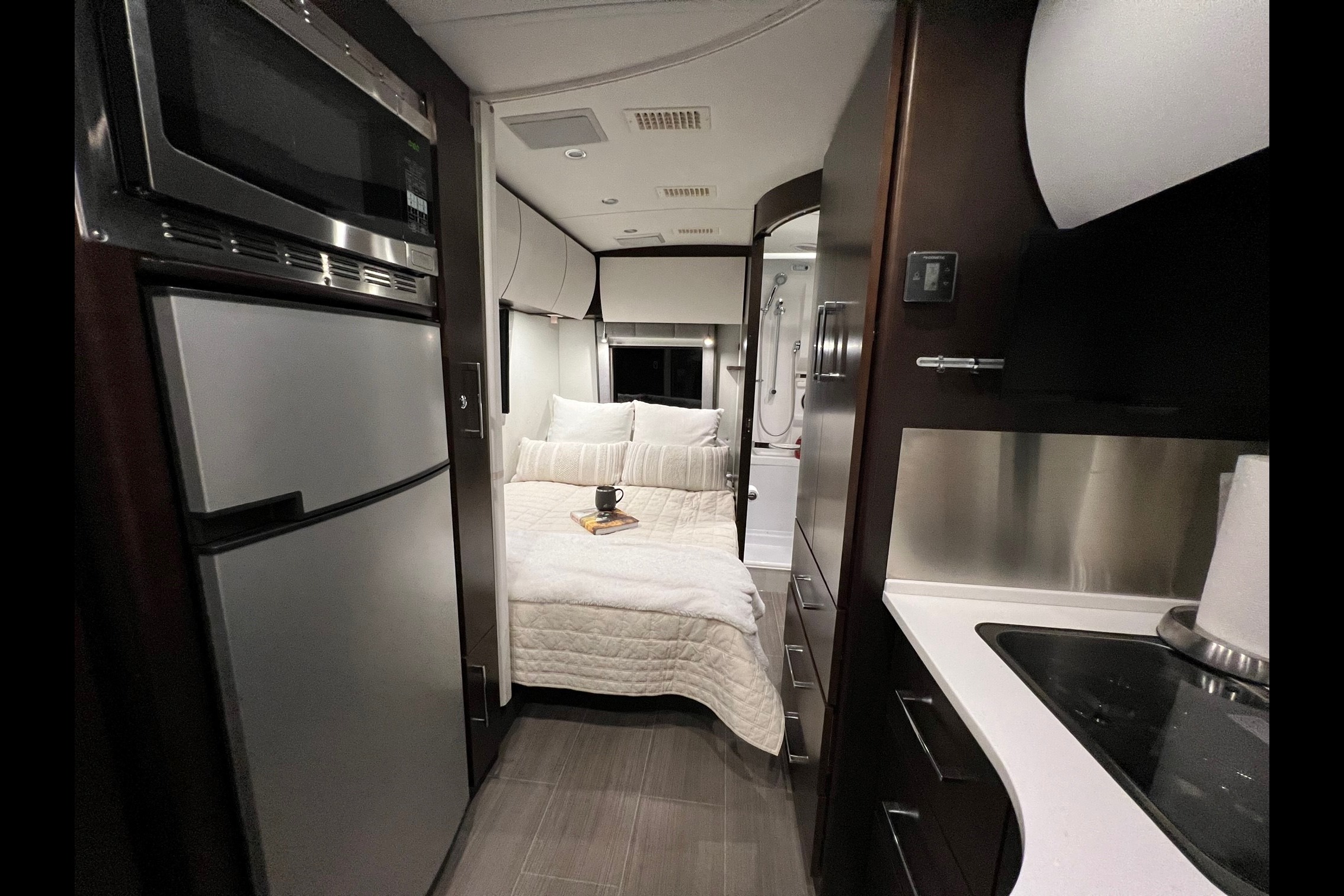 Vincent's Leisure Travel Vans 2019 Class B