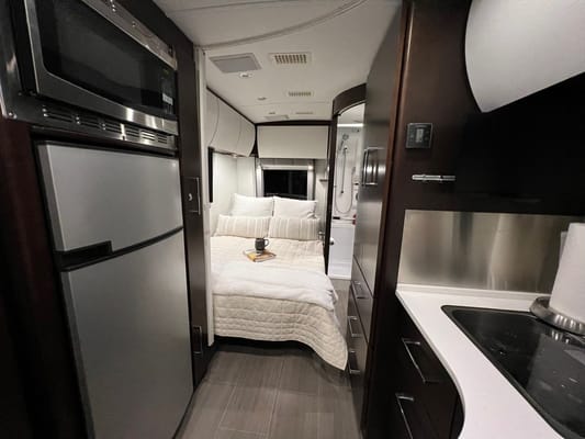 Vincent's Leisure Travel Vans 2019 Class B