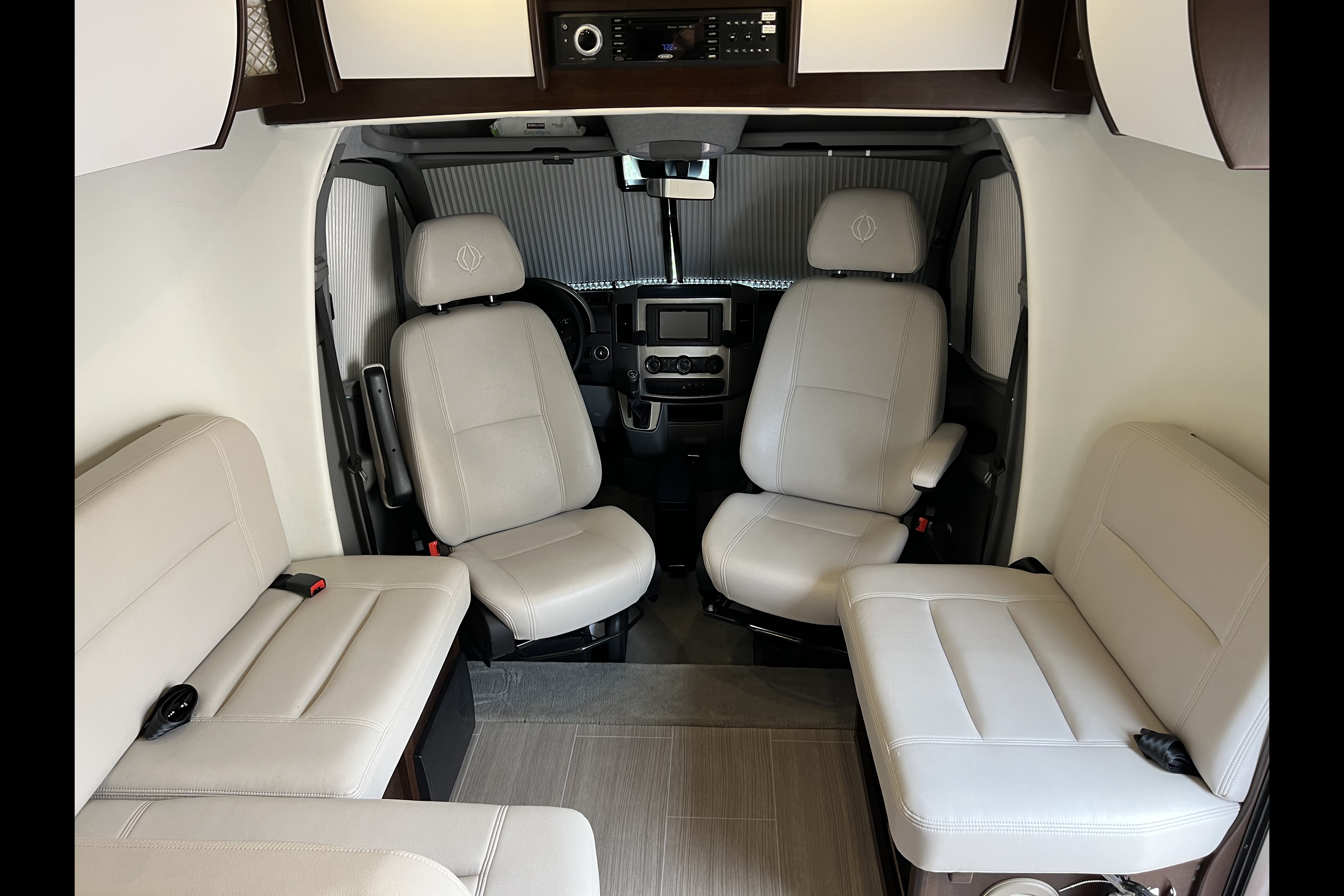 Vincent's Leisure Travel Vans 2019 Class B