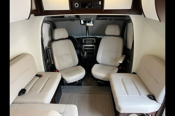Vincent's Leisure Travel Vans 2019 Class B