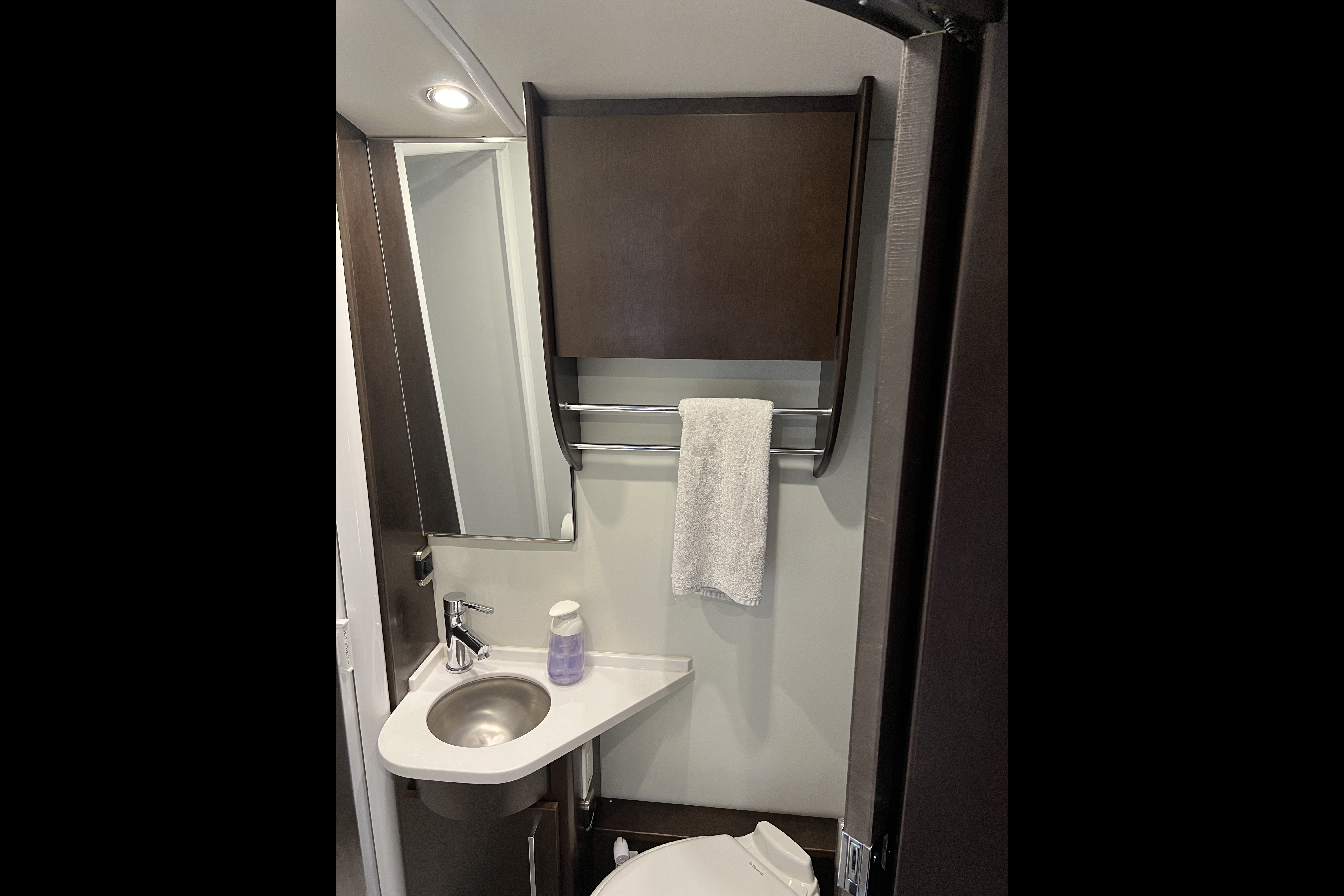 Vincent's Leisure Travel Vans 2019 Class B