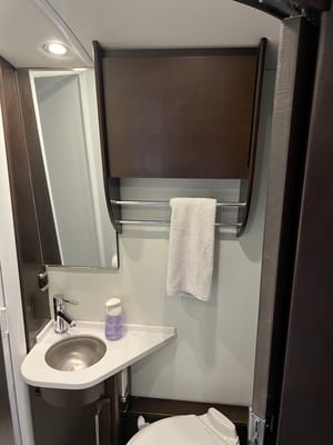 Vincent's Leisure Travel Vans 2019 Class B