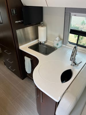 Vincent's Leisure Travel Vans 2019 Class B